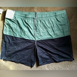 NWT Men’s Goodfellow & Co Two-Tone Green and Blue Colorblock Swim Shorts